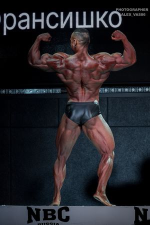 CLASSIC PHYSIQUE